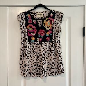 Savannah James Women's Embroidered Short Sleeve Blouse with Cheetah‎ Size S